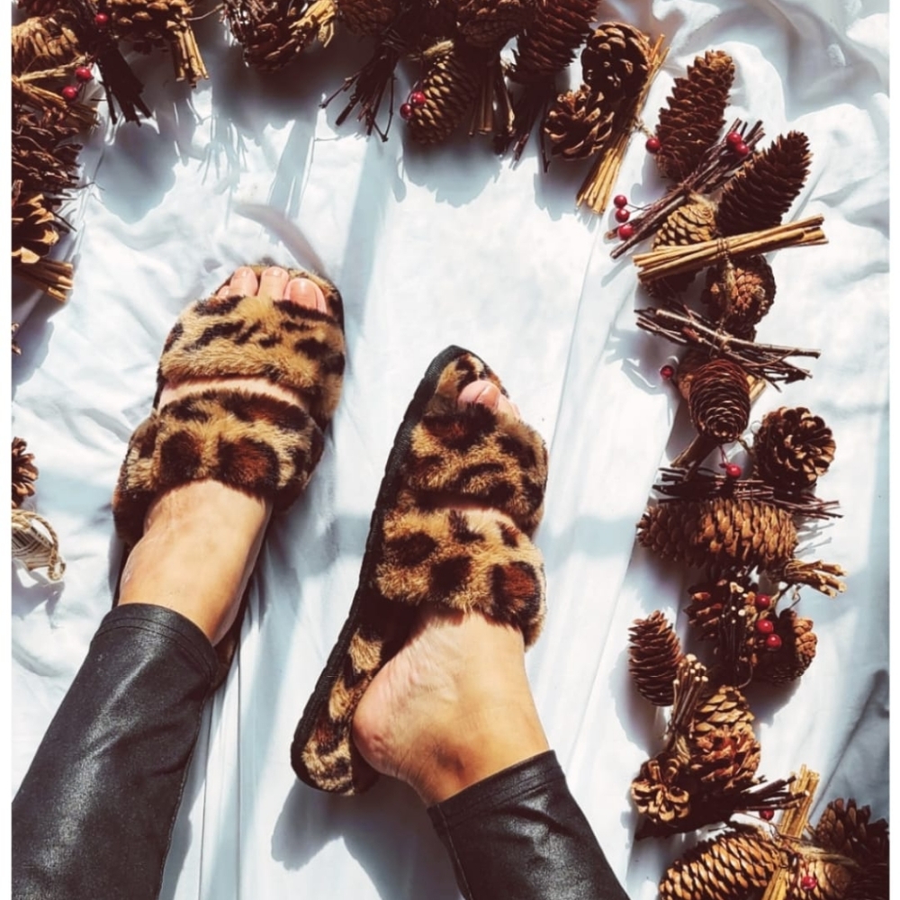 🚨ONLY A FEW LEFT//leopard fur slides - Picture 1 of 5